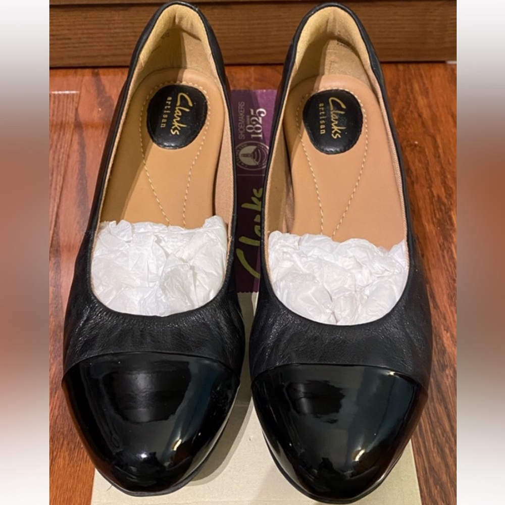 BRAND NEW Clarks Leather Flats Worn once